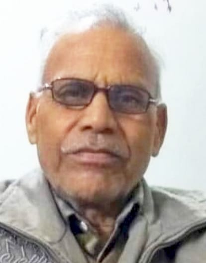 Retired professor dies in road accident, mob beats up teen riding bike