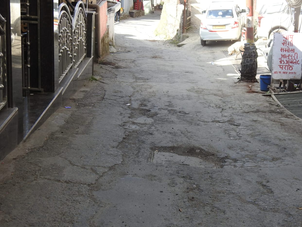 Potholes on Ju Road become a disaster