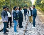 माला जंगल में ट्रैक का निरीक्षण करते आरवीएनएल अधिकारी