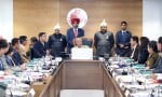 यूटी सचिवालय में यूएमटीए की बैठक को संबोधित करते प्रशासक बनवारी लाल पुरोहित। स्रोत : डीपीआर