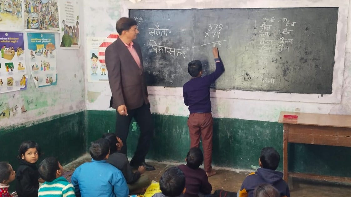 One teacher for 42 children, he too is on leave