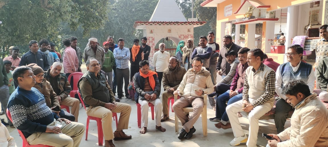 BJP block chief locked himself in the temple, came out after seven and a half hours on his own terms