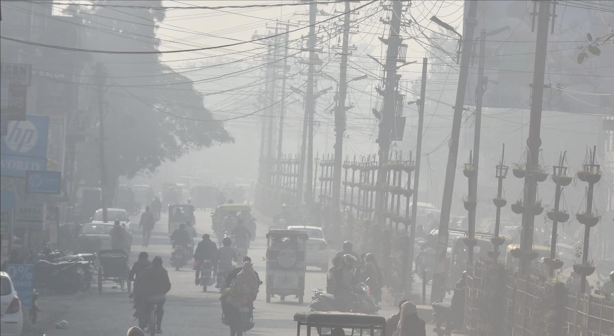 Minimum temperature reached six degrees, people shivered due to cold