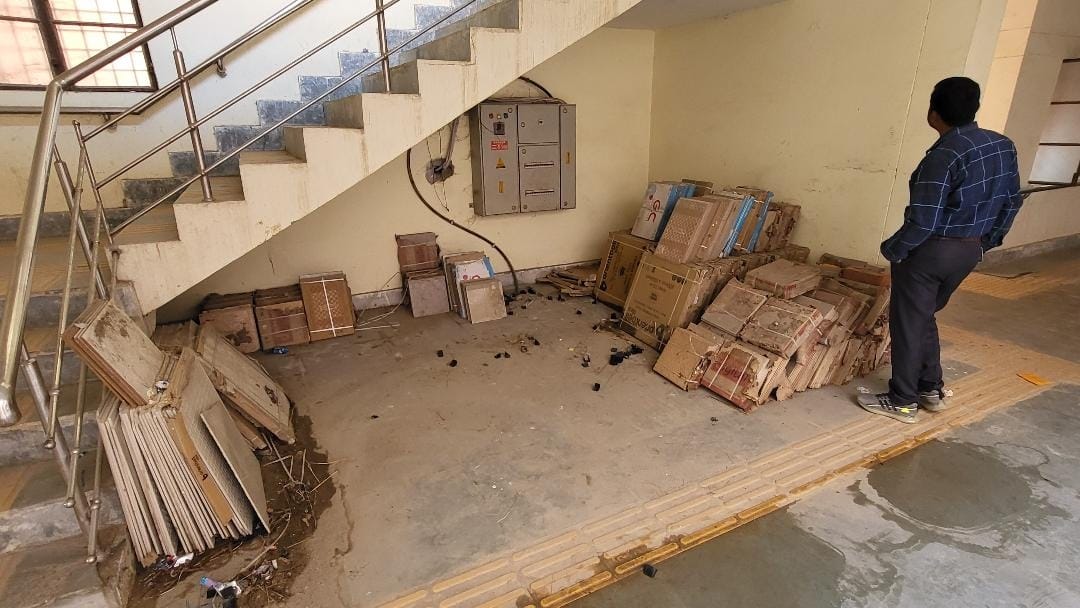 Those responsible wore a blanket of indifference in the operation of the integrated special secondary school.