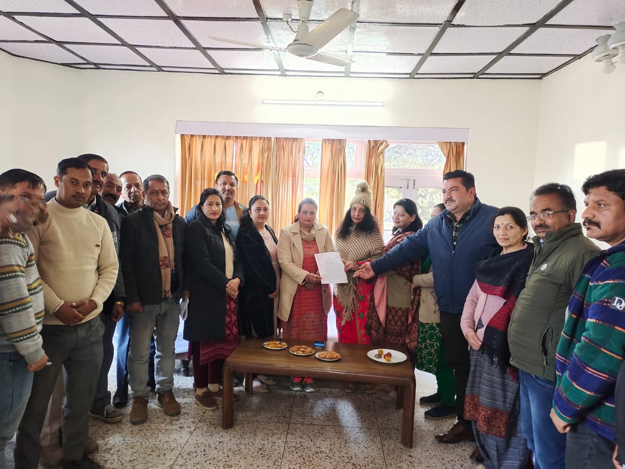 primary teachers present demand draft to congress leader dayal pyari