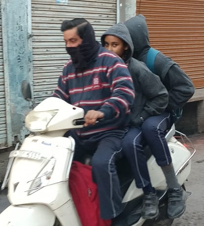 Along with the fog, the cold wind tormented