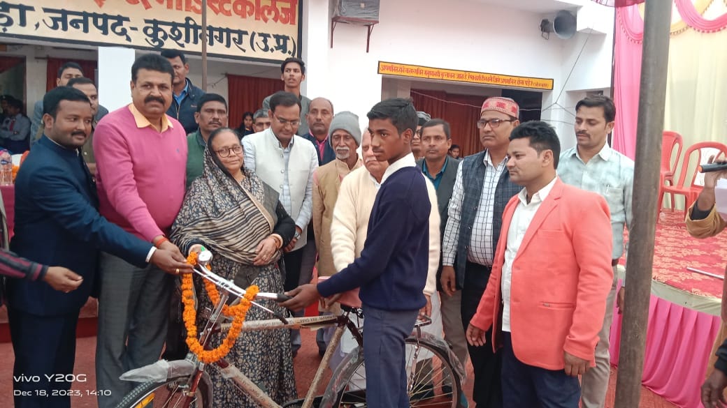 College meritorious students rewarded