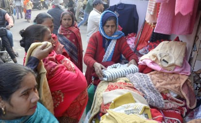 Clouds will remain throughout the day, temperature will also drop