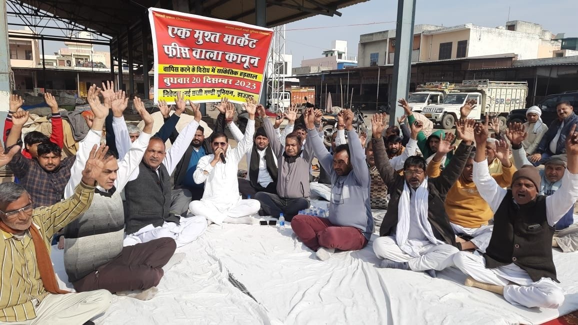 Market deserted due to brokers' strike, fruits and vegetables not available