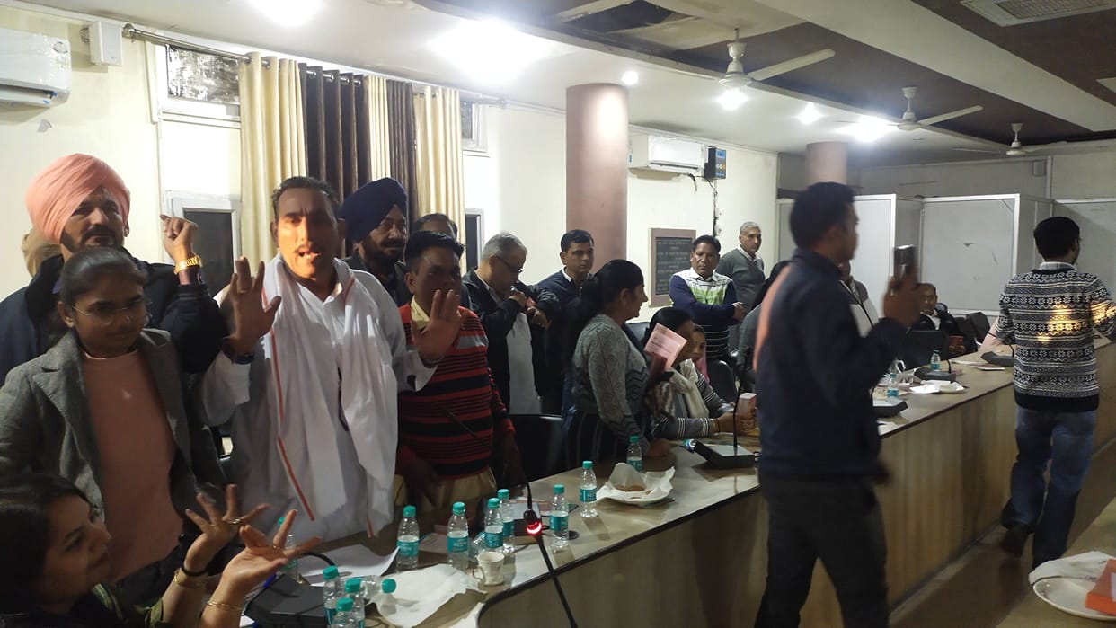 House meeting was noisy, payment approval committee could not be formed
