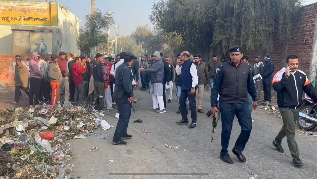 Agriculture Minister along with administrative officials conducted a surprise inspection and checked the cleanliness system of the city
