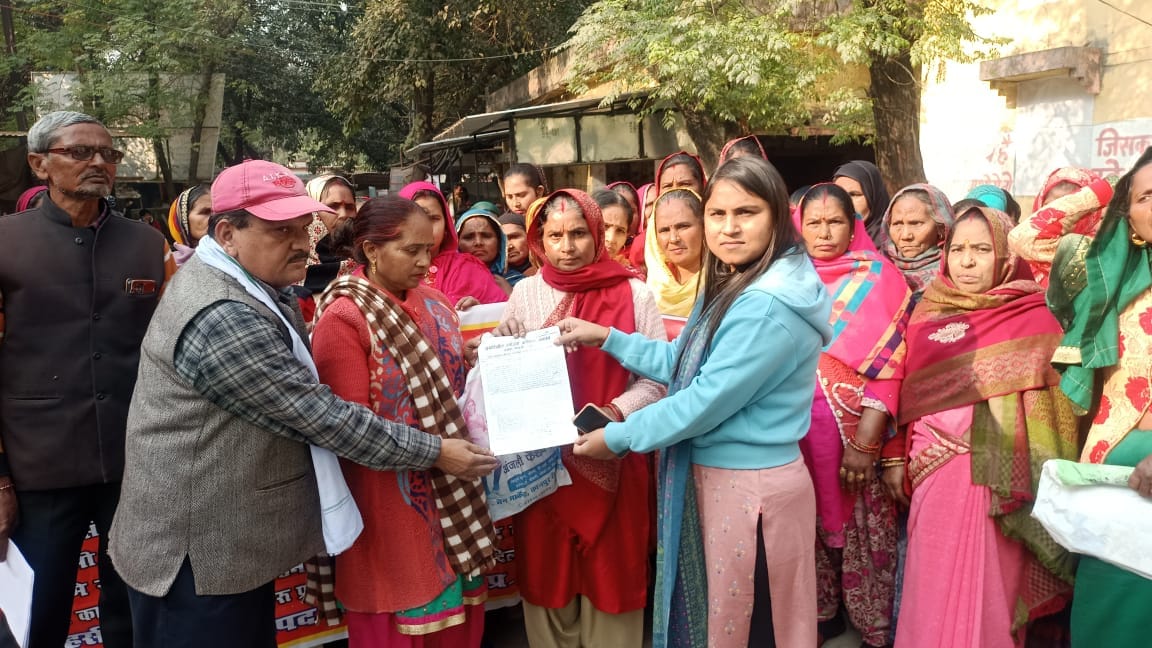 Demonstration of workers of Chefs Organization in Tehsil