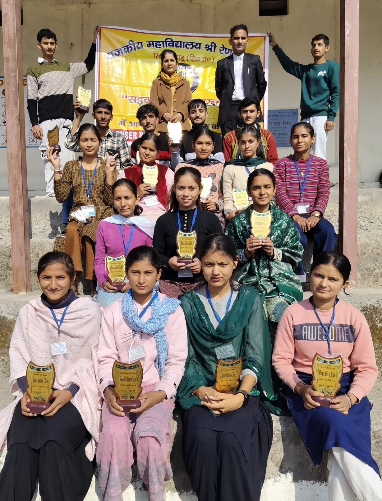 16 student honoured in dadhau college