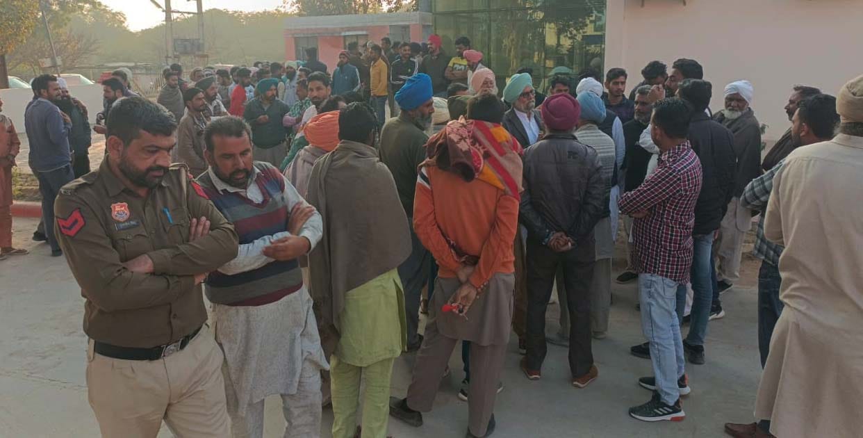 The issue of getting bail for drug accused heated up in Biruwalagudha, there was an argument among the people in the police station.
