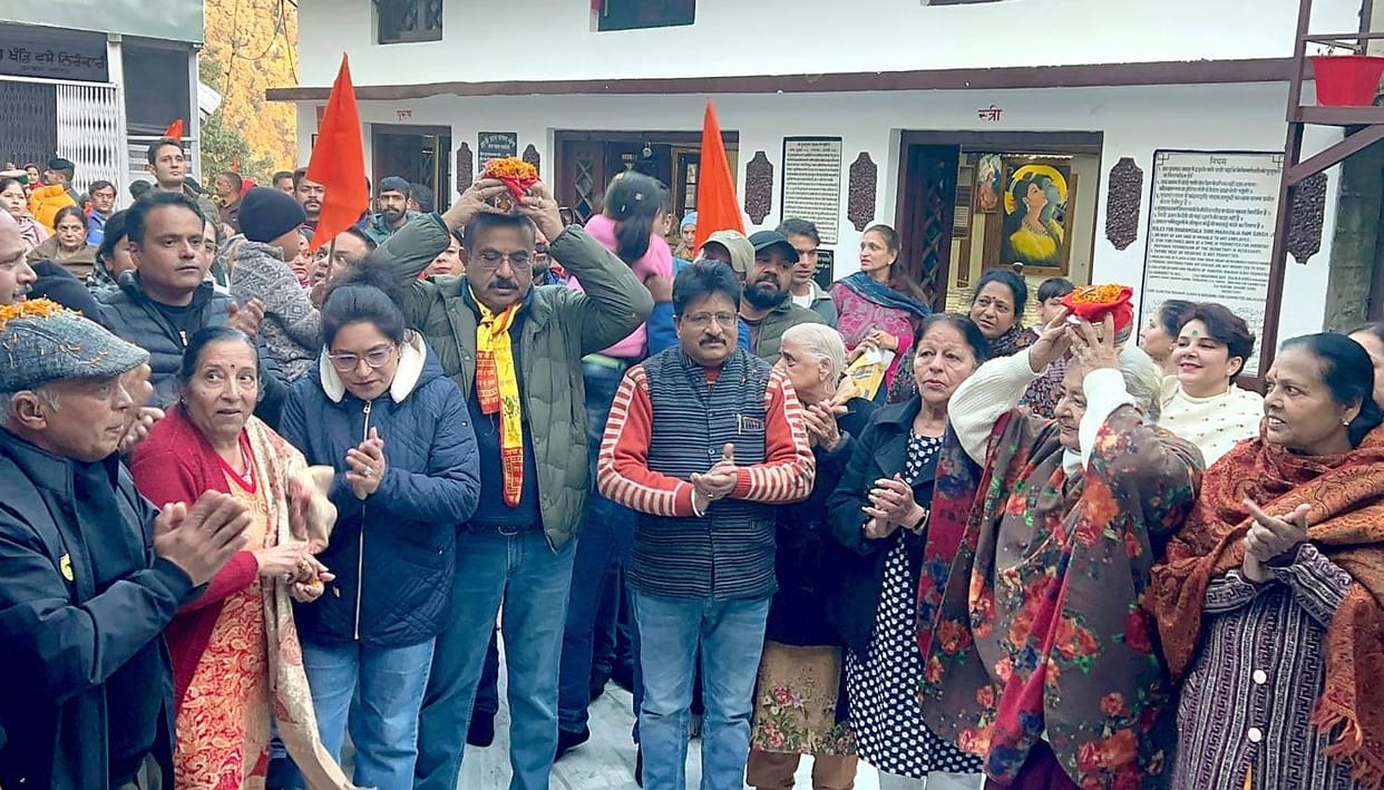 The urn reached Dalhousie, the city echoed with the chants of Shri Ram.