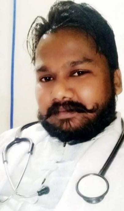 Uncontrolled car collides with a tree on the highway, doctor dies