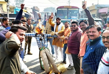 BJYM burnt effigy of Rahul Gandhi, submitted memorandum