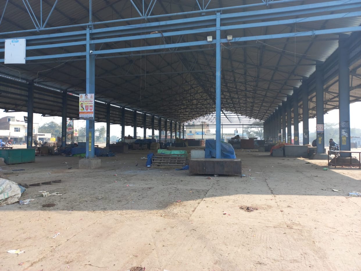 Vegetable traders roared due to increase in market fees, silence spread throughout the day due to closure of markets.
