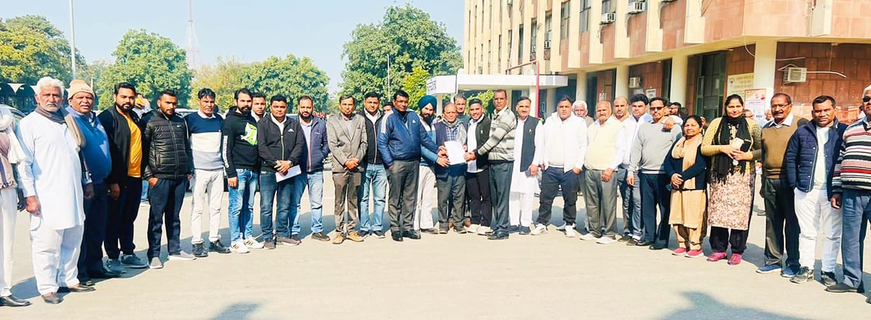 People of the society met SP demanding fair investigation