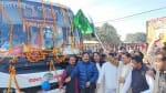 टनकपुर में वोल्वो बस सेवा को हरी झंडी दिखाकर रवाना करते मुख्यमंत्री धामी। संवाद