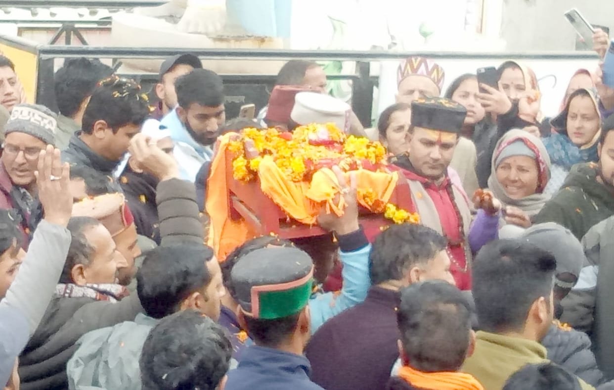 Shri Ram Kalash welcomed with flower shower in Bharmour