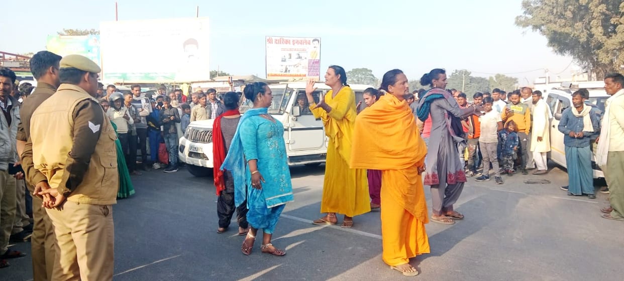 Angry eunuchs blocked the intersection due to theft not being disclosed