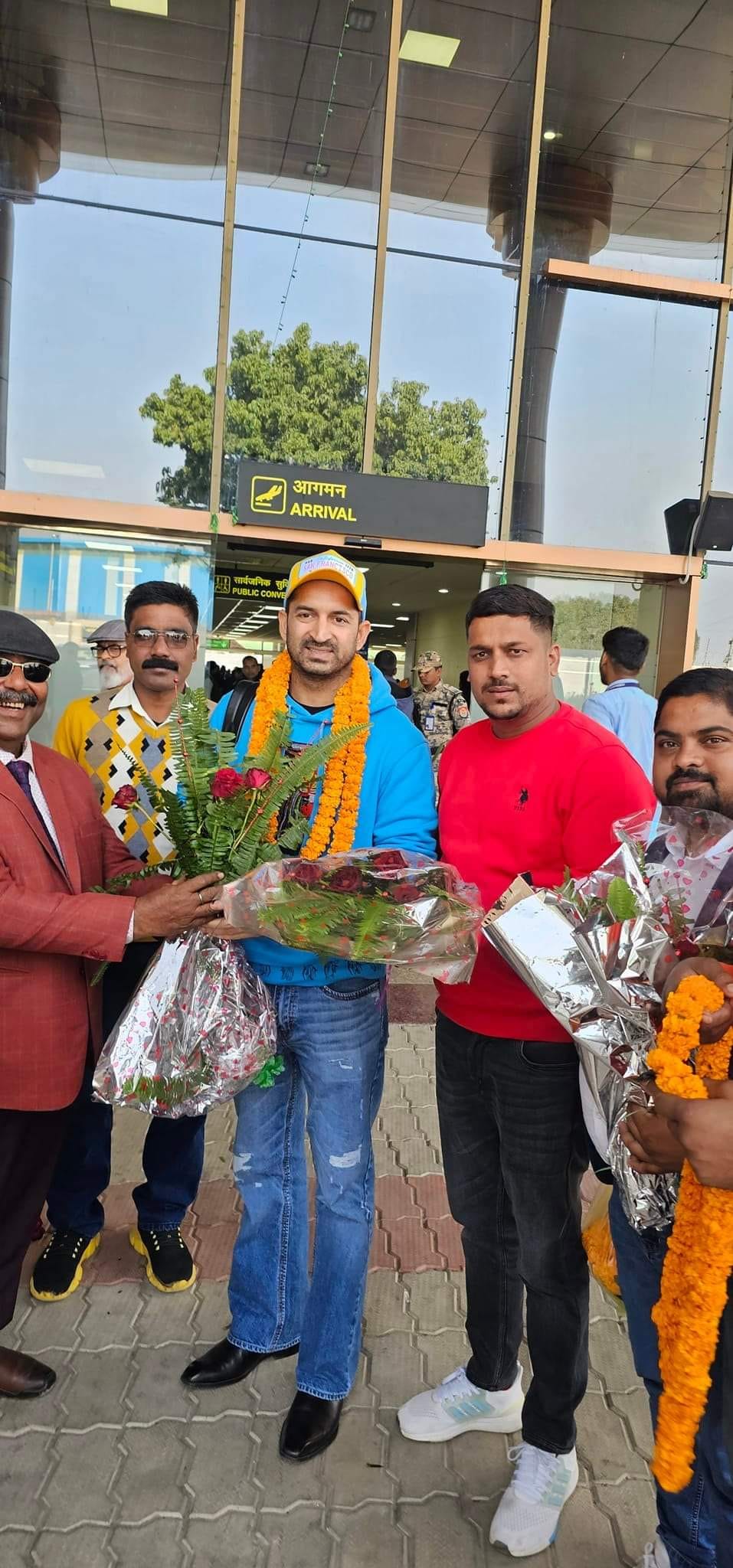 Cricketer Mohit Sharma welcomed at Gorakhpur airport