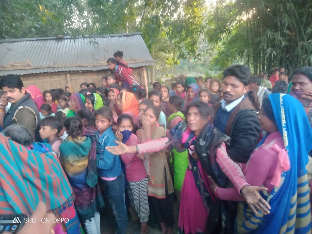 The dead body was kept for an hour to take action against seven people including the girl.