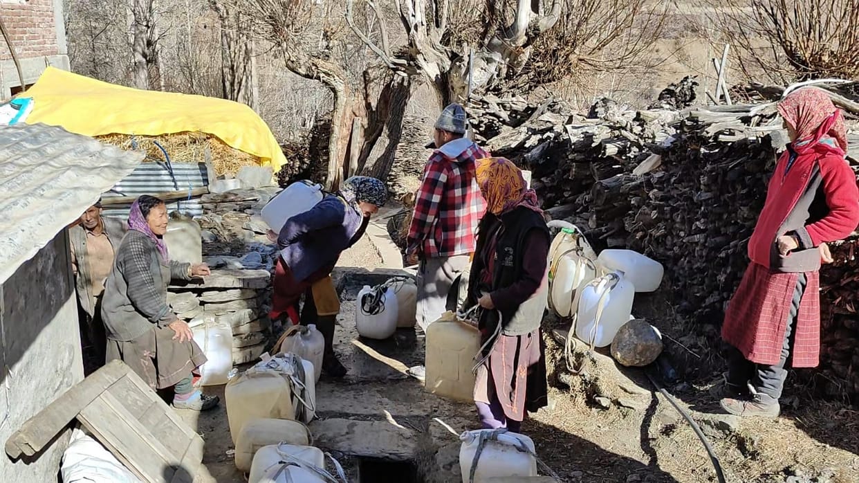 Water was delivered to Rachel by installing a machine in the ravine.