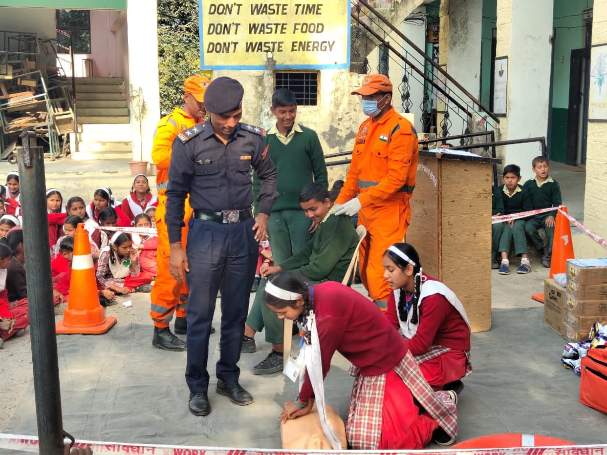 students and teachers learnt about aapdha prabandhan in vikrambaag