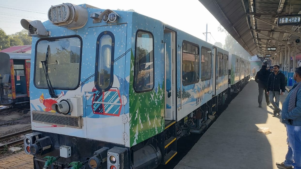 Tourists will reach Shimla from Kalka in four hours, self propelled DHMU train run on lines of Shatabdi