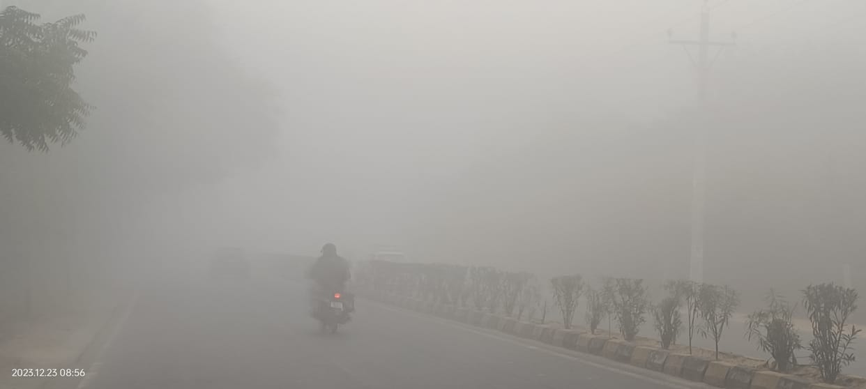 First fog of the season in Sirsa, visibility was less than five meters