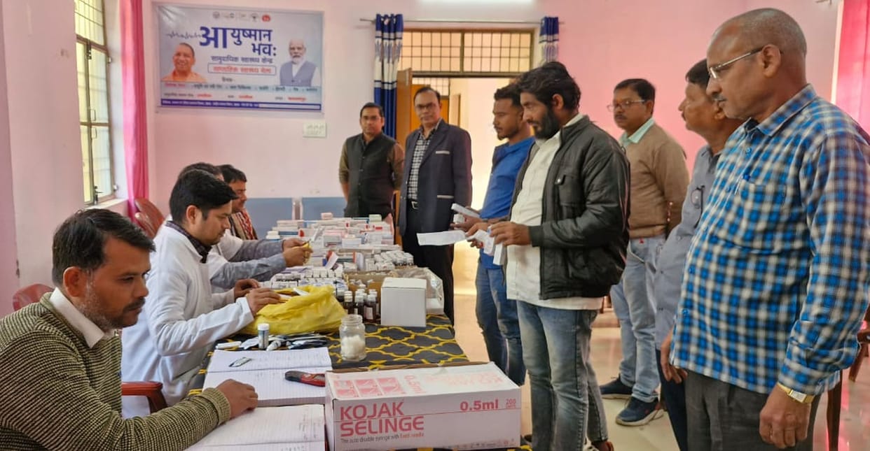 Ayushman Bhava: Pharmacist found distributing medicines from his son in the fair