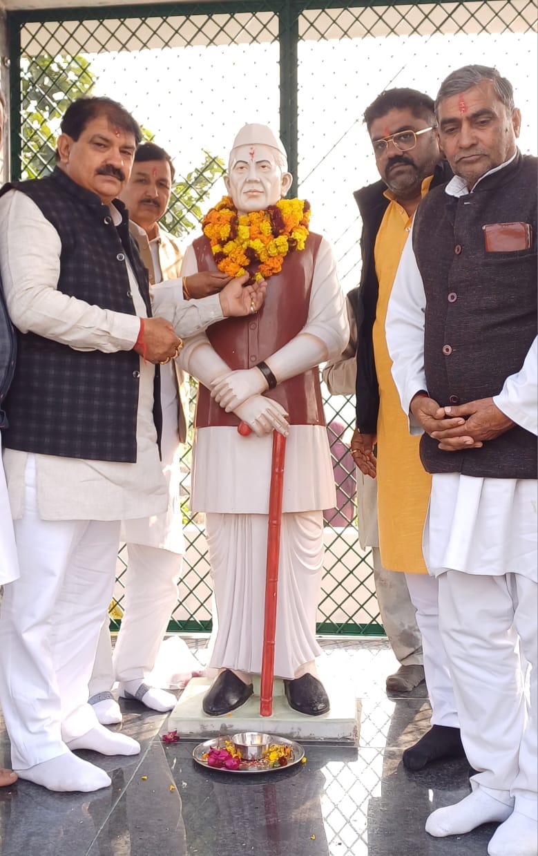 Birth anniversary of former Prime Minister Chaudhary Charan Singh celebrated with pomp