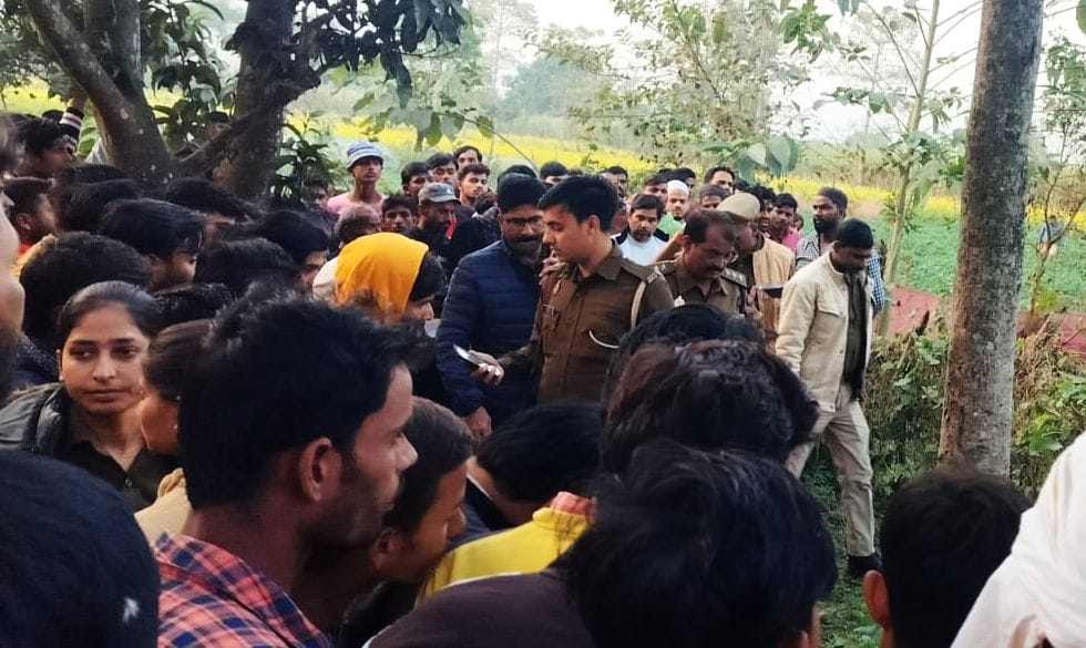 Young man murdered by slitting his throat, wife and lover in custody