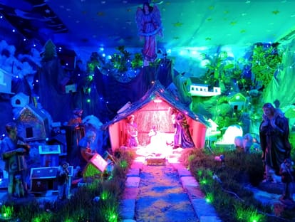 Lord Jesus born at midnight, Christmas today