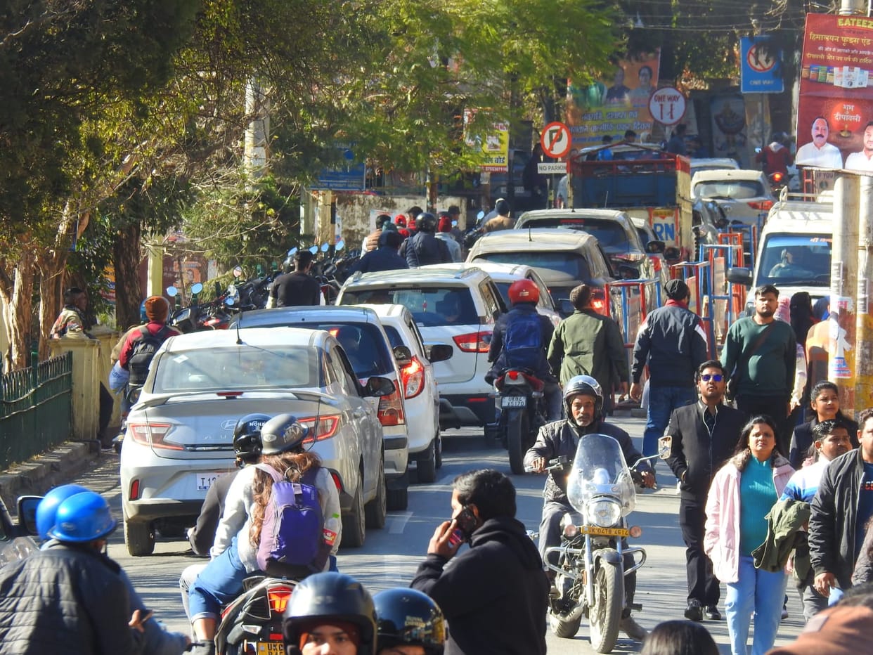 Tourists gathered before Christmas, traffic slowed to a crawl