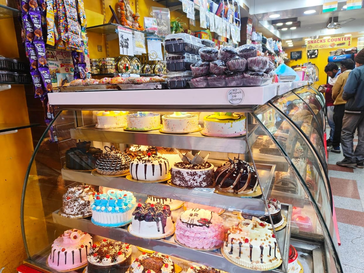 Decorating market for Christmas, boom in bakery business