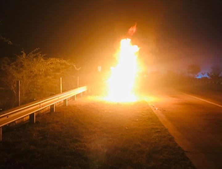 Bike caught fire on Yamuna Expressway