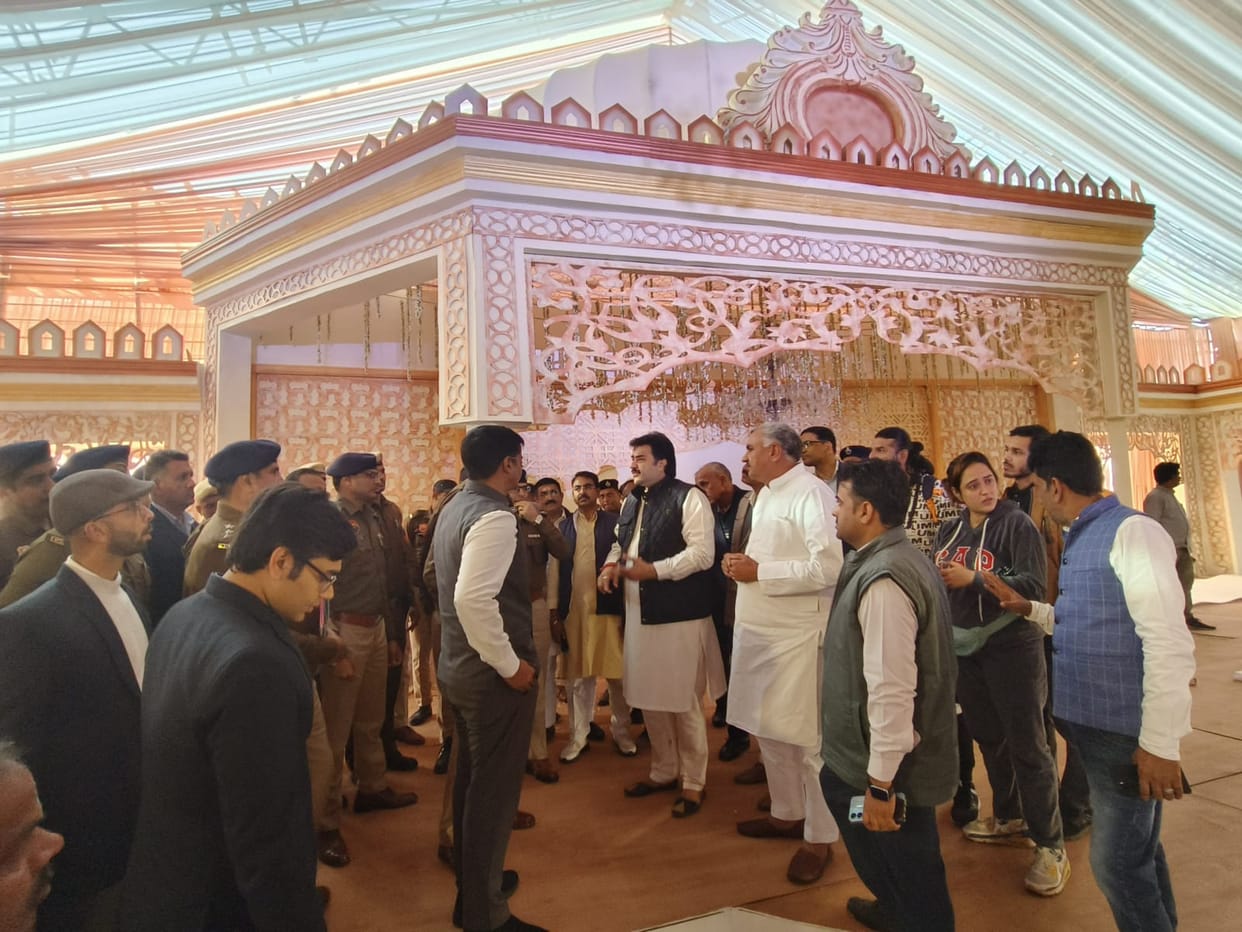 400 artisans gathered for the grand wedding. Today guests will be welcomed with desi ghee jalebi in Adampur