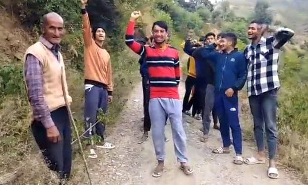 Demonstration was held demanding asphaltization