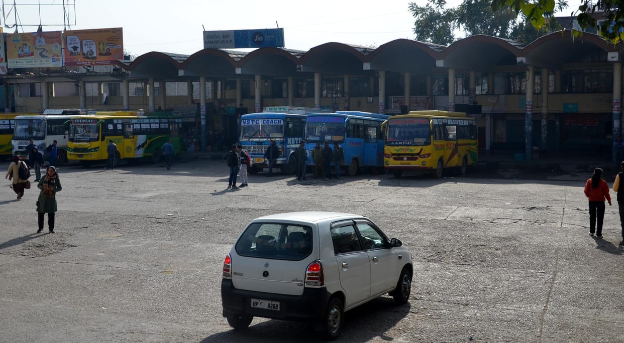 Ban on entry of scooters and cars in bus stand Hamirpur