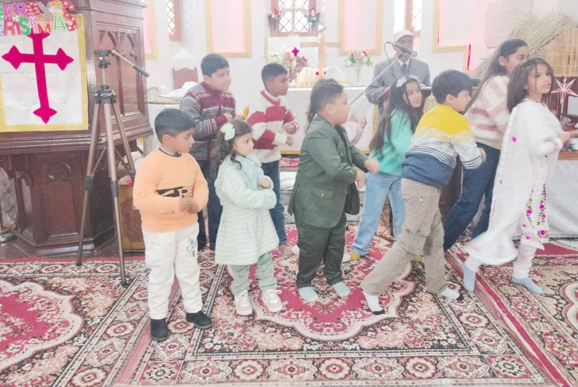 Christmas celebrated in Chamba Church, Santa gave gifts to children