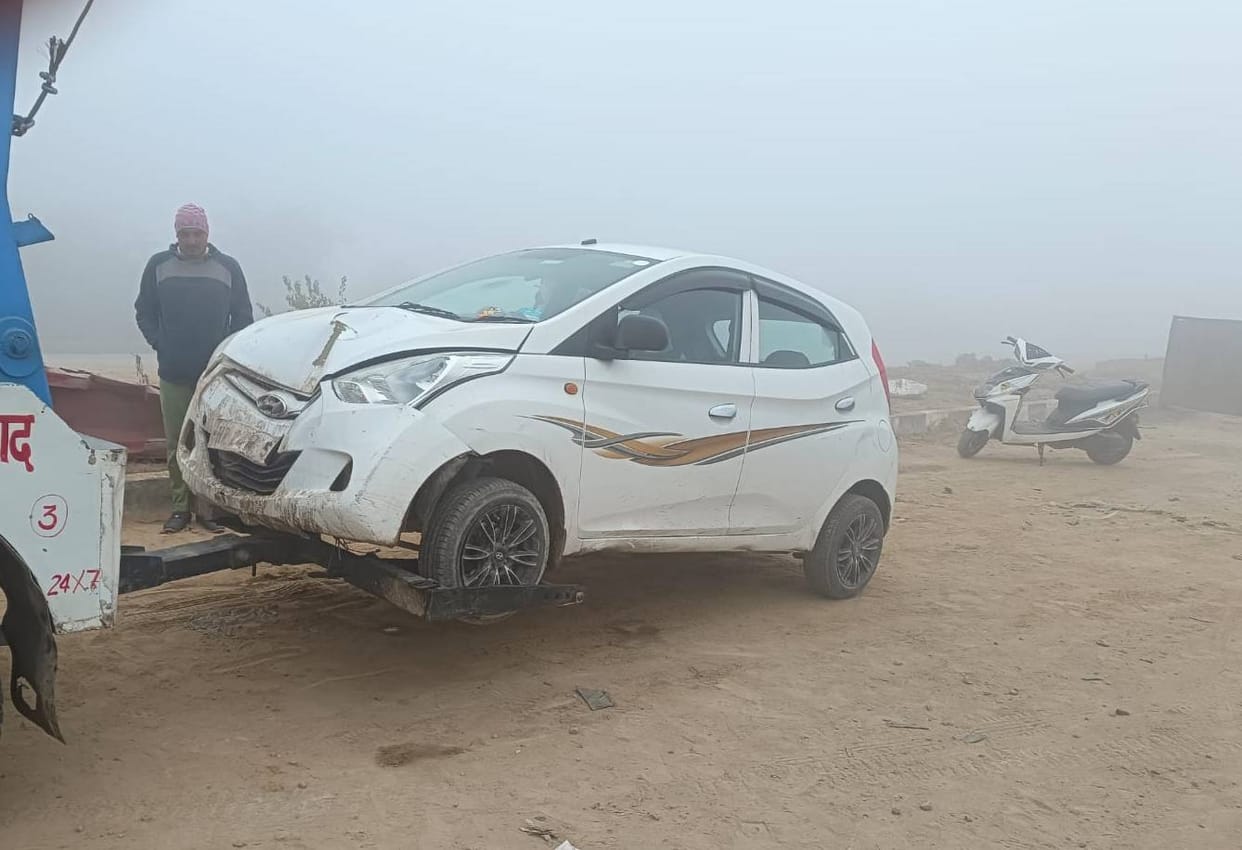 Visibility was less than five meters in deep fog, 4 vehicles collided near the under construction overbridge