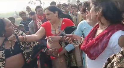fight between two groups of eunuchs in budaun