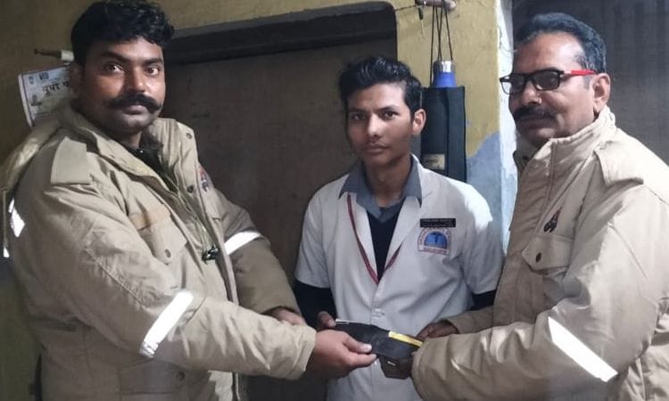 Police searched medical student's purse in two hours