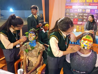 Crowd is gathering in Rotary Fair, today is the last day