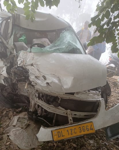 Car collides with truck in dense fog, driver dies