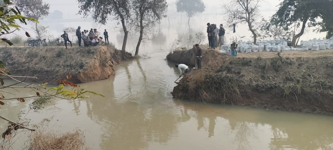 700 bighas of crop filled with water due to cutting of Rajbaha track