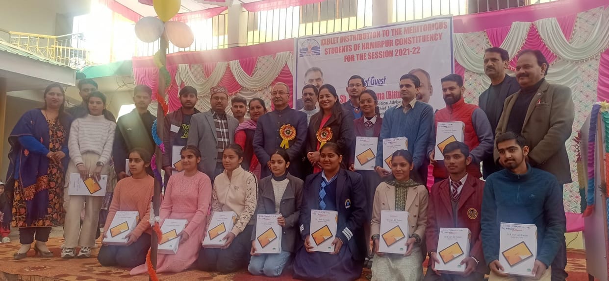 333 meritorious students received mobile tablets